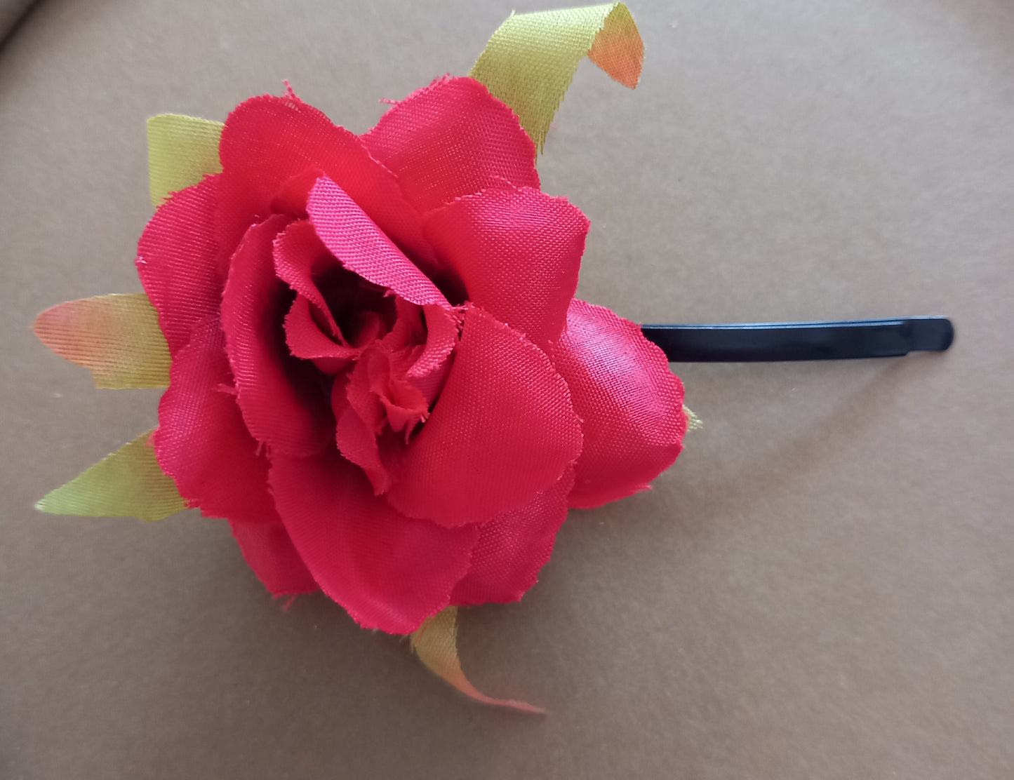 Hårnål, rød blomst