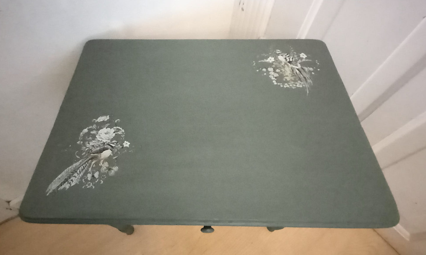 Sidebord med lille skuffe