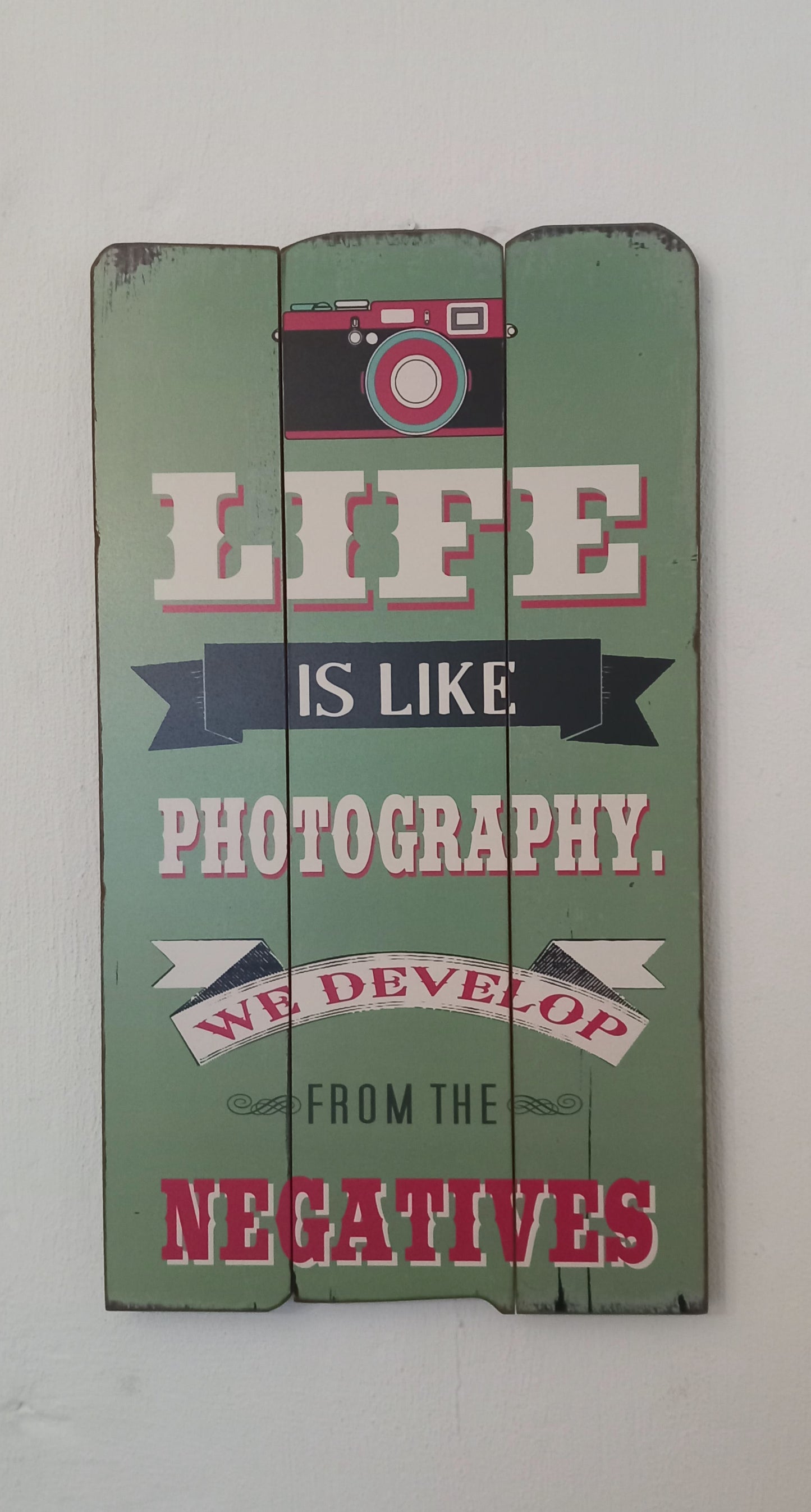 Skilt, træ. Life is like........