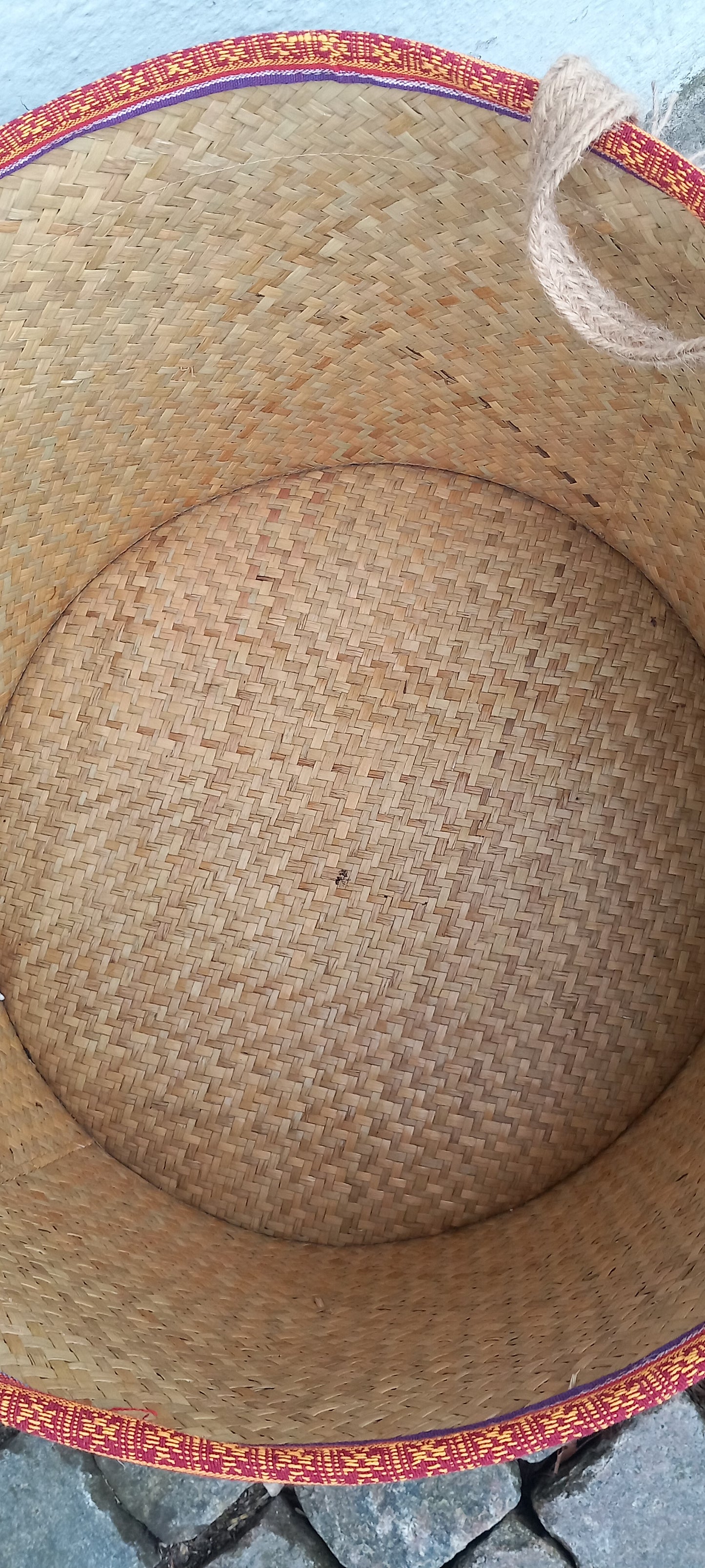 Kurv, mellem, røde farver