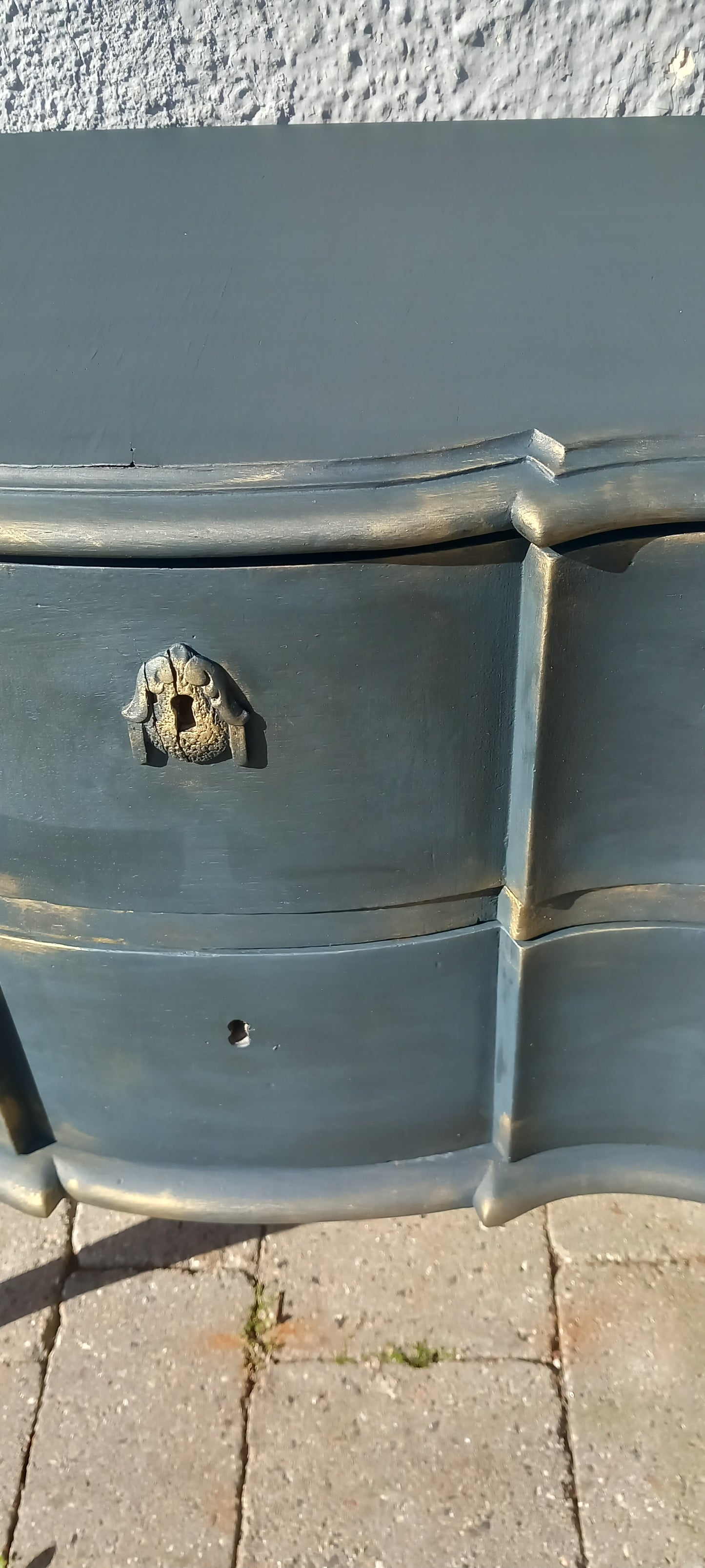 Kommode, sort med guld