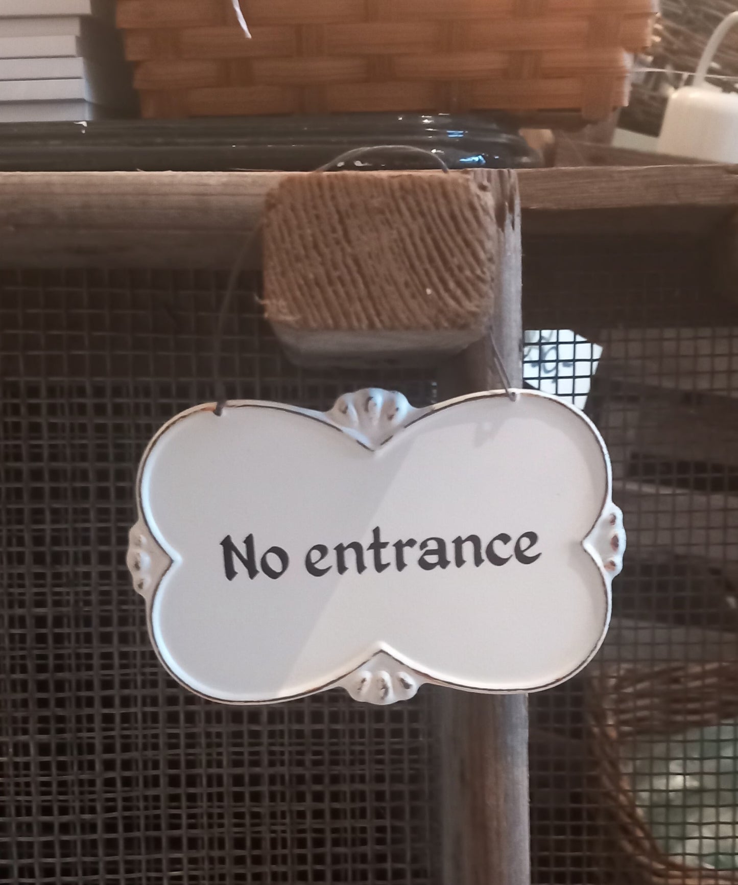 Skilt, metal, No entrance.