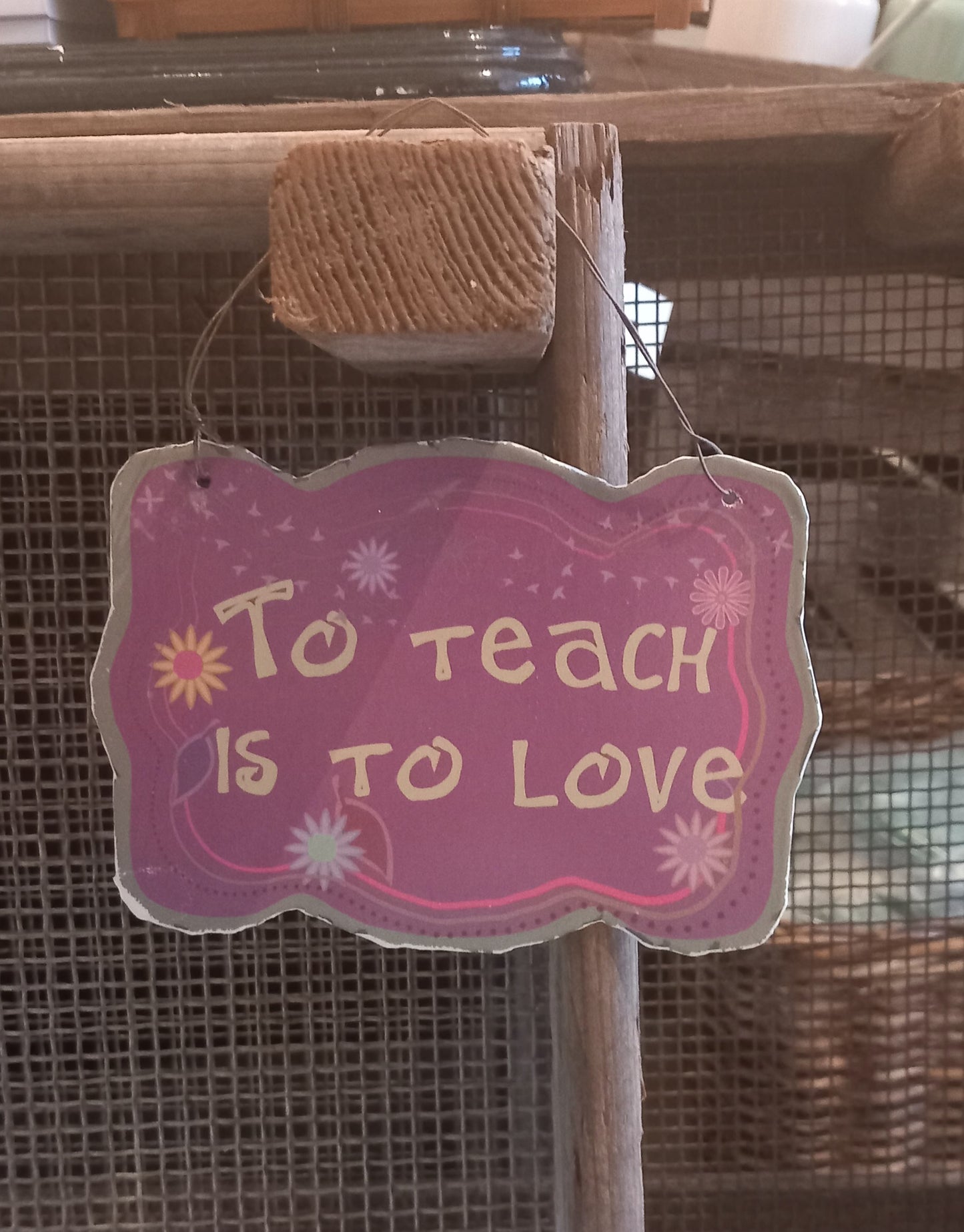 Skilt, metal, To teach is to love