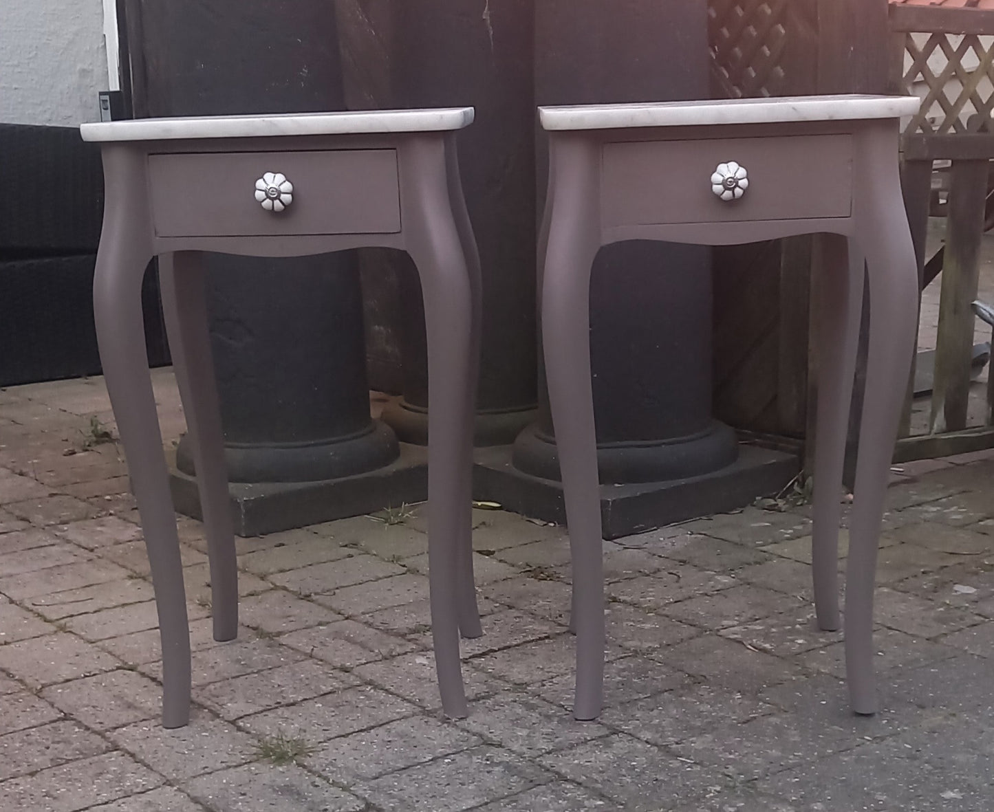 2 stk sengeborde med marmor top