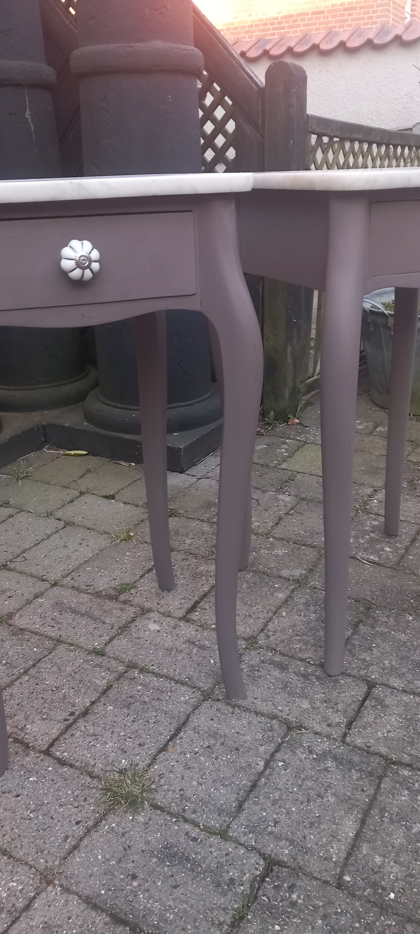 2 stk sengeborde med marmor top