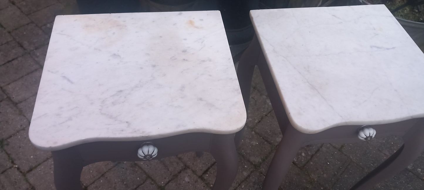 2 stk sengeborde med marmor top