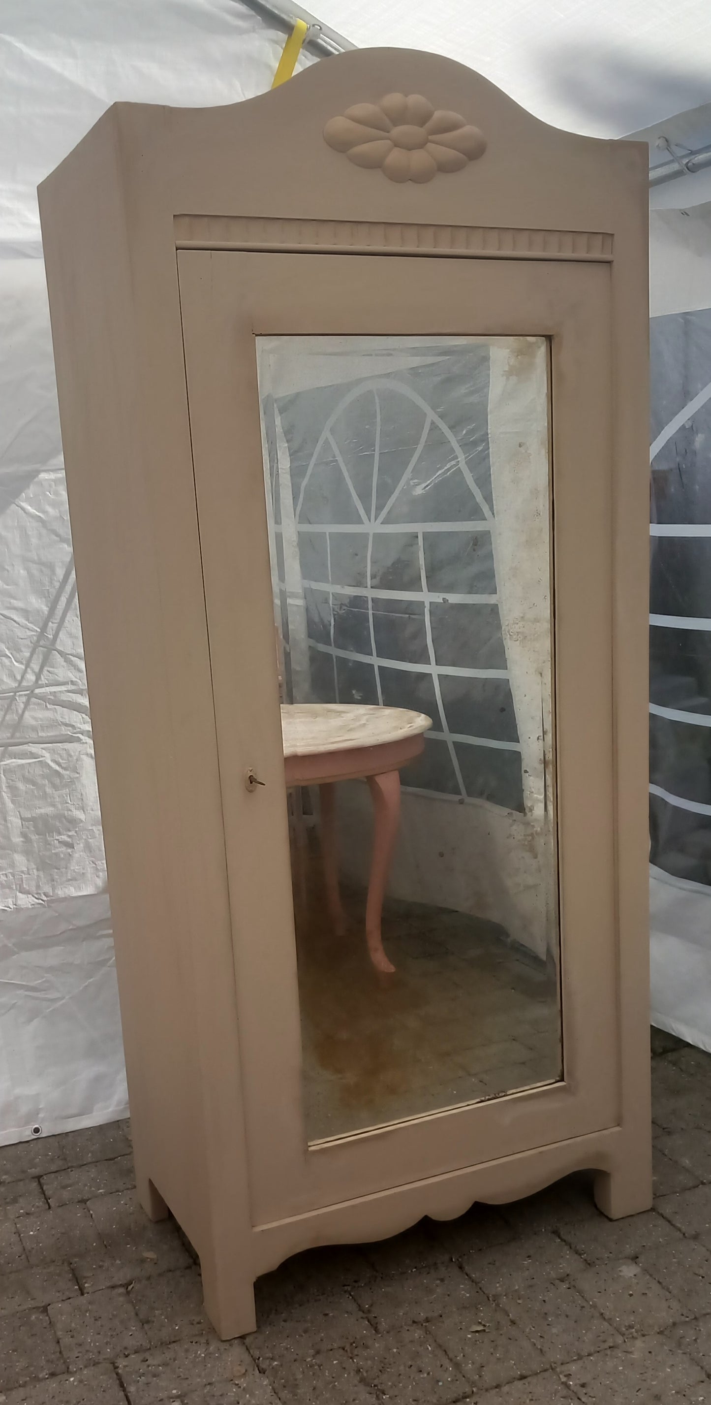Karlekammerskab med spejl
