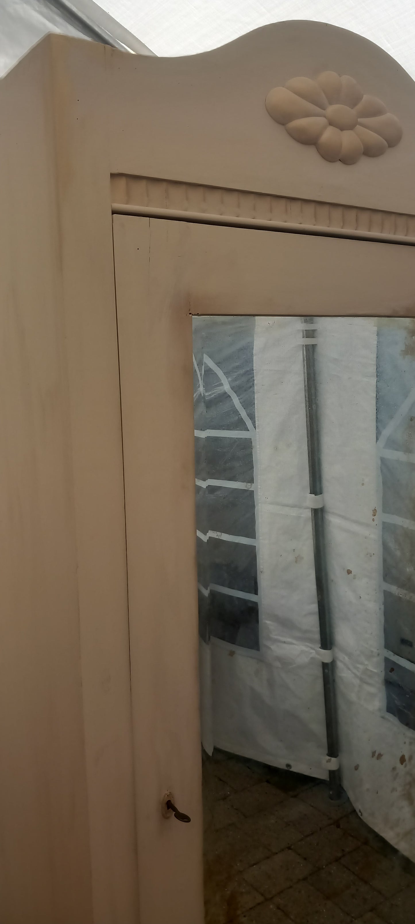 Karlekammerskab med spejl