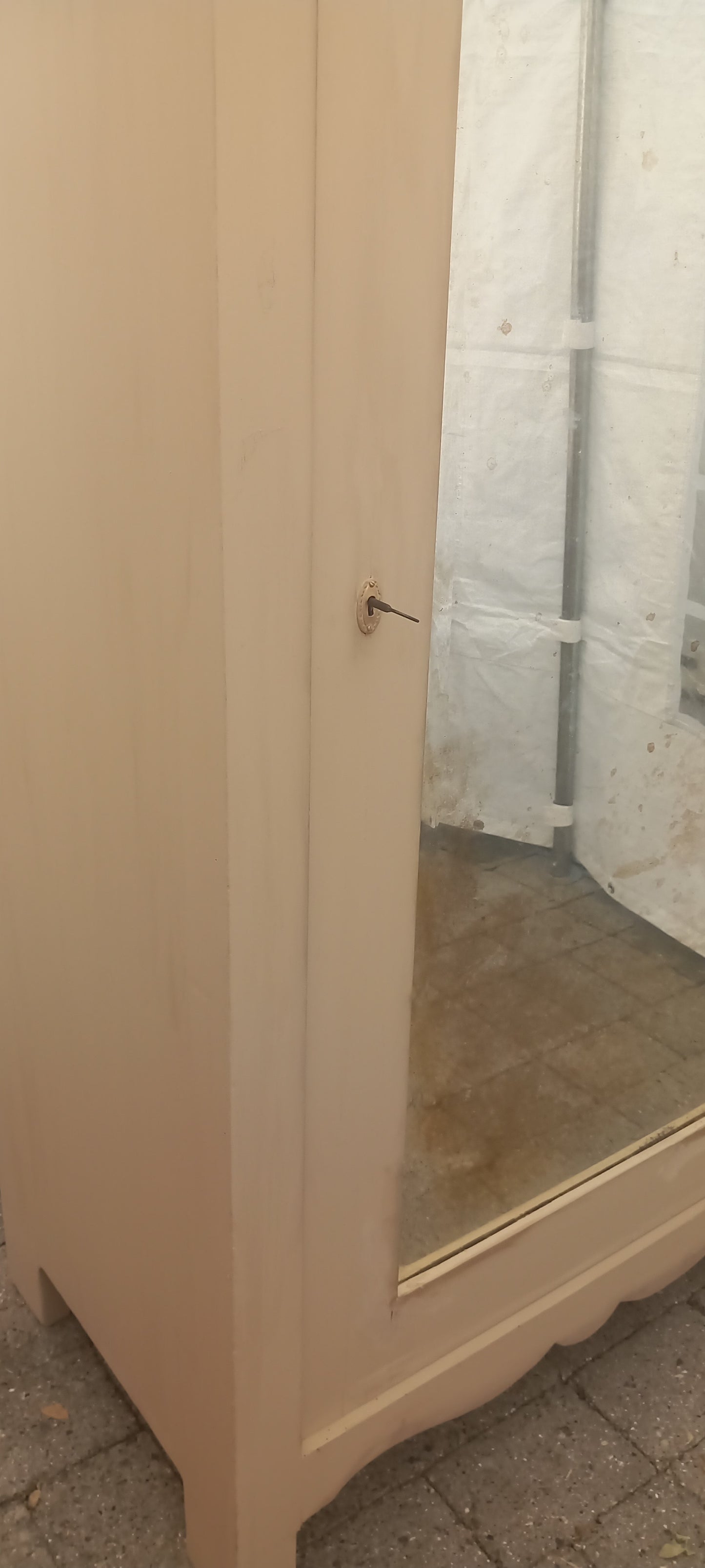 Karlekammerskab med spejl