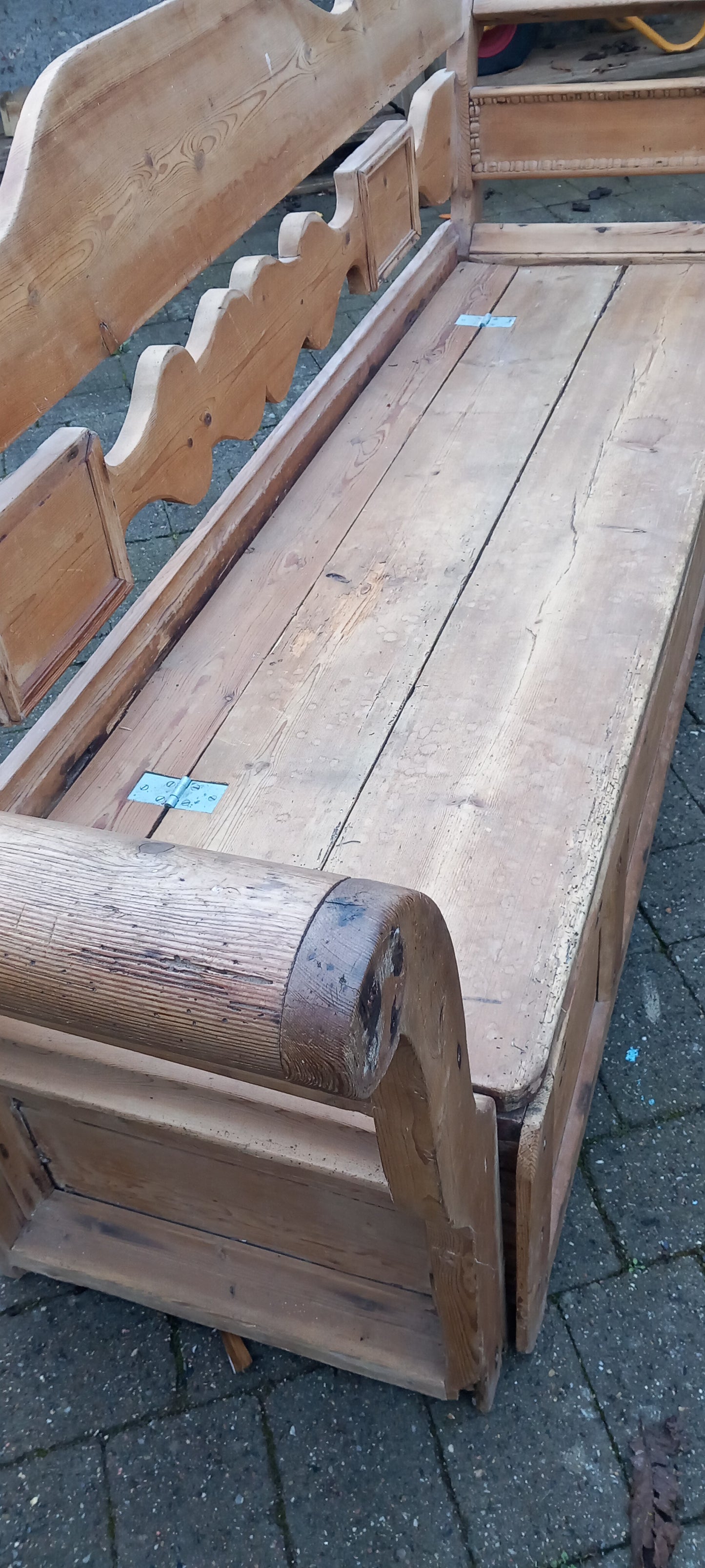 Slagbænk med fine detaljer