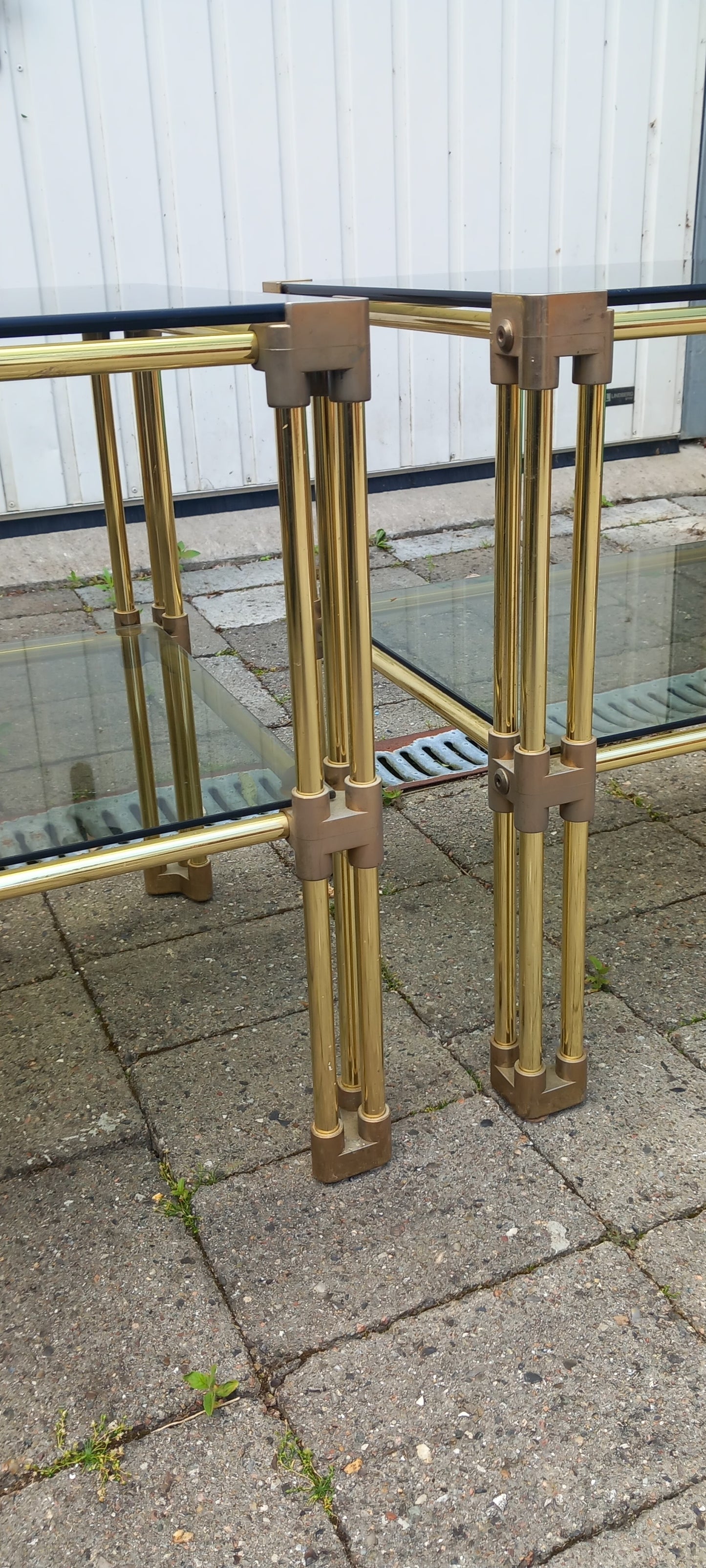 Vintage sideborde i Messing og Røget Glas