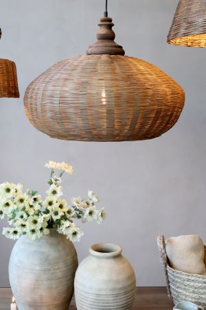 Lampe i rattanflet, natur.