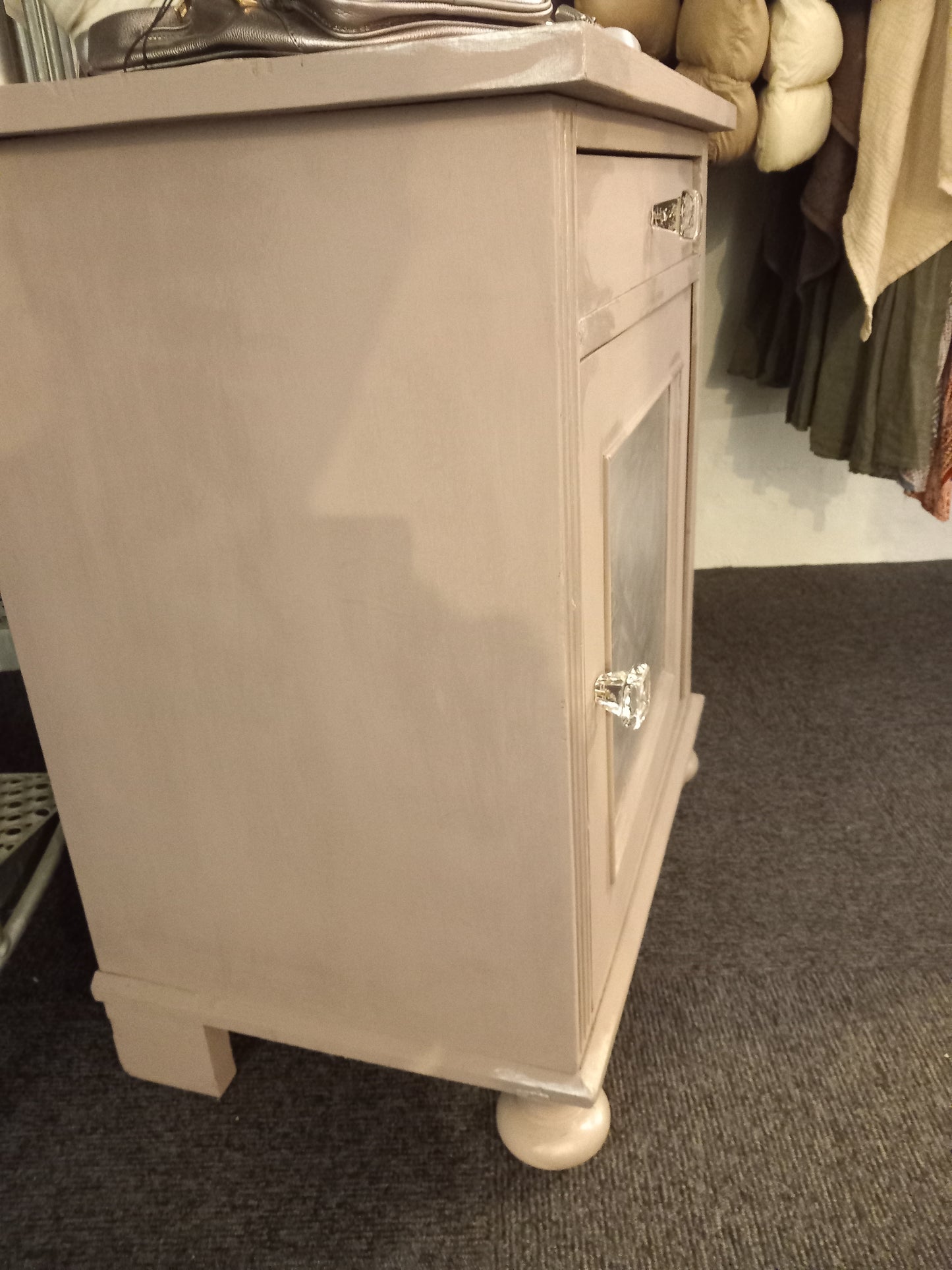 Servante delightful plum