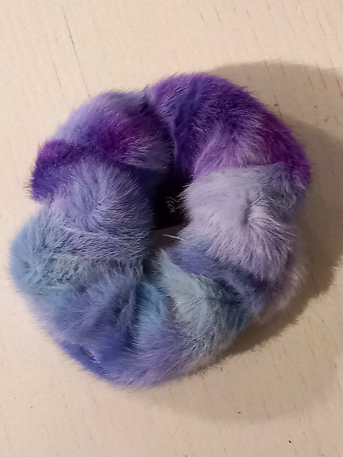 Scrunchie, plys, flere farver.