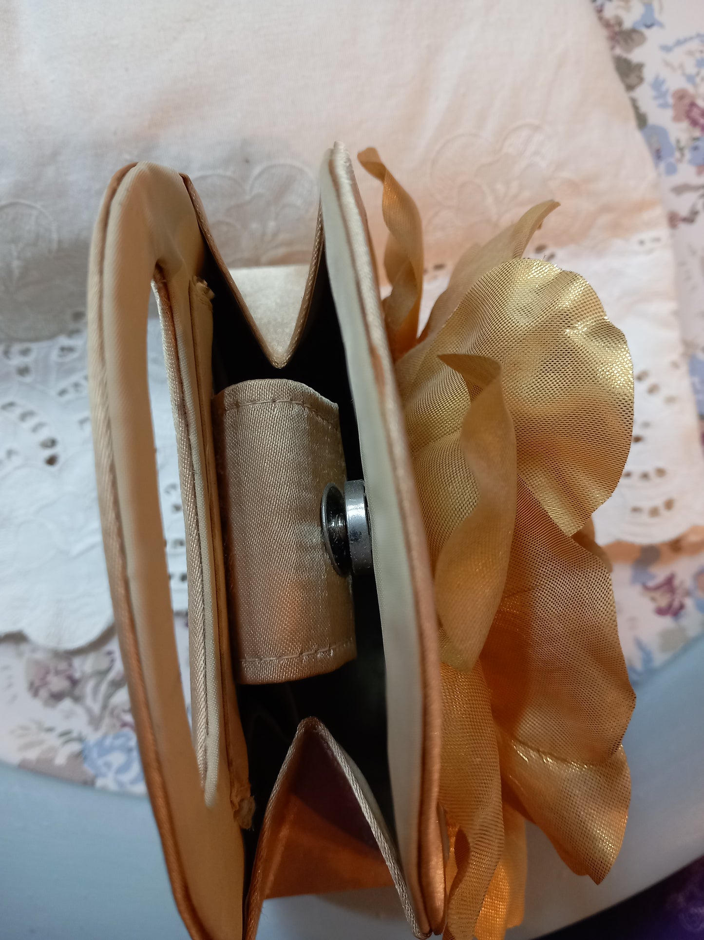 Smukkeste gyldne håndtaske