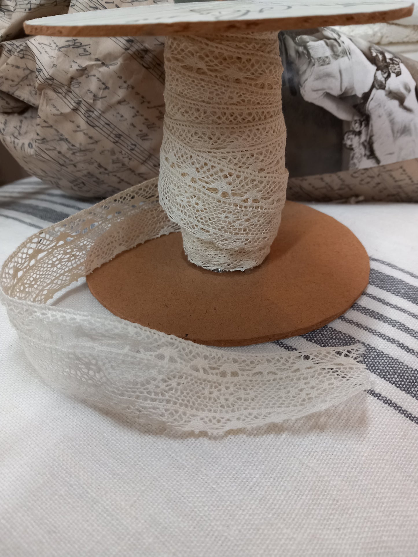 Blonde, 3 cm bred, creme