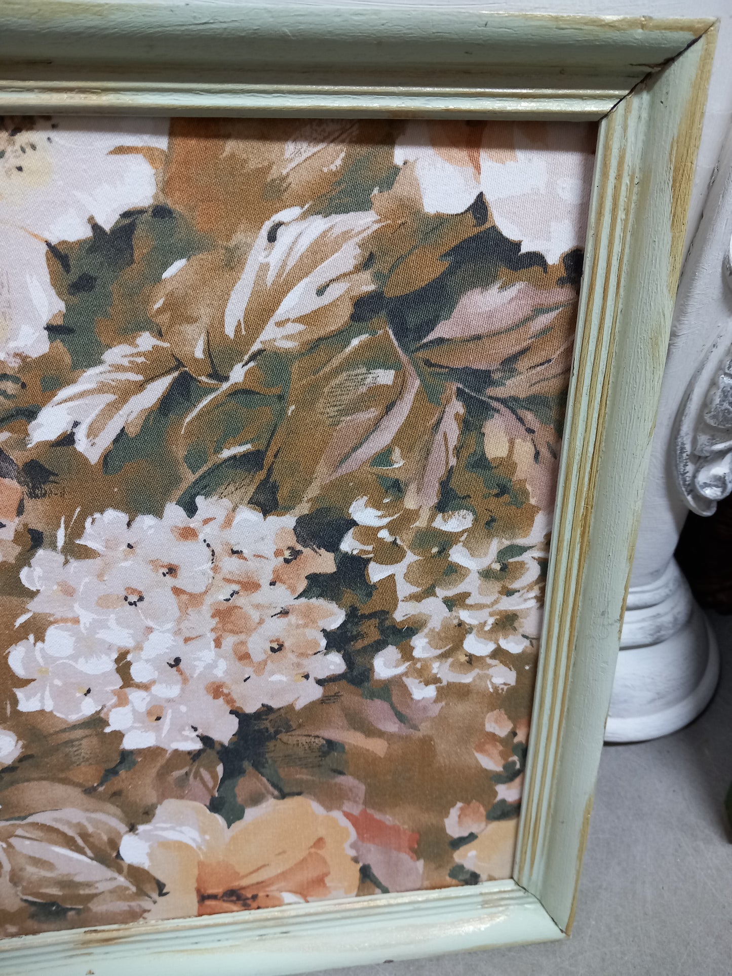 Opslagstavle, saga med naturfarvede blomster