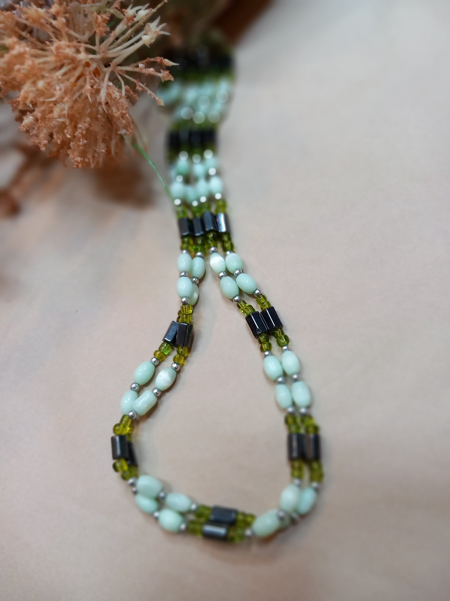 Halskæde, grøn med magnet