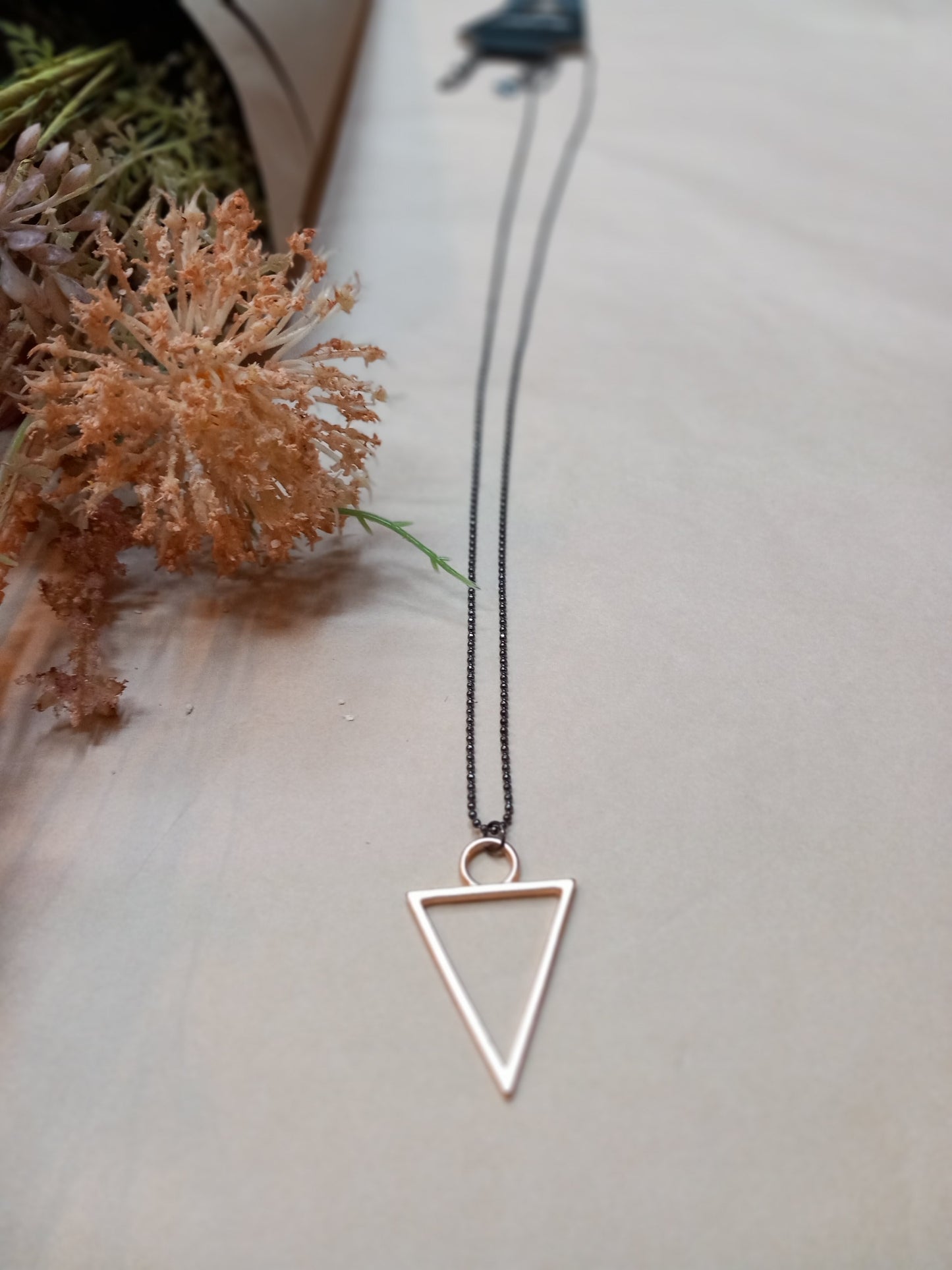 Halskæde, trekant i goldrose