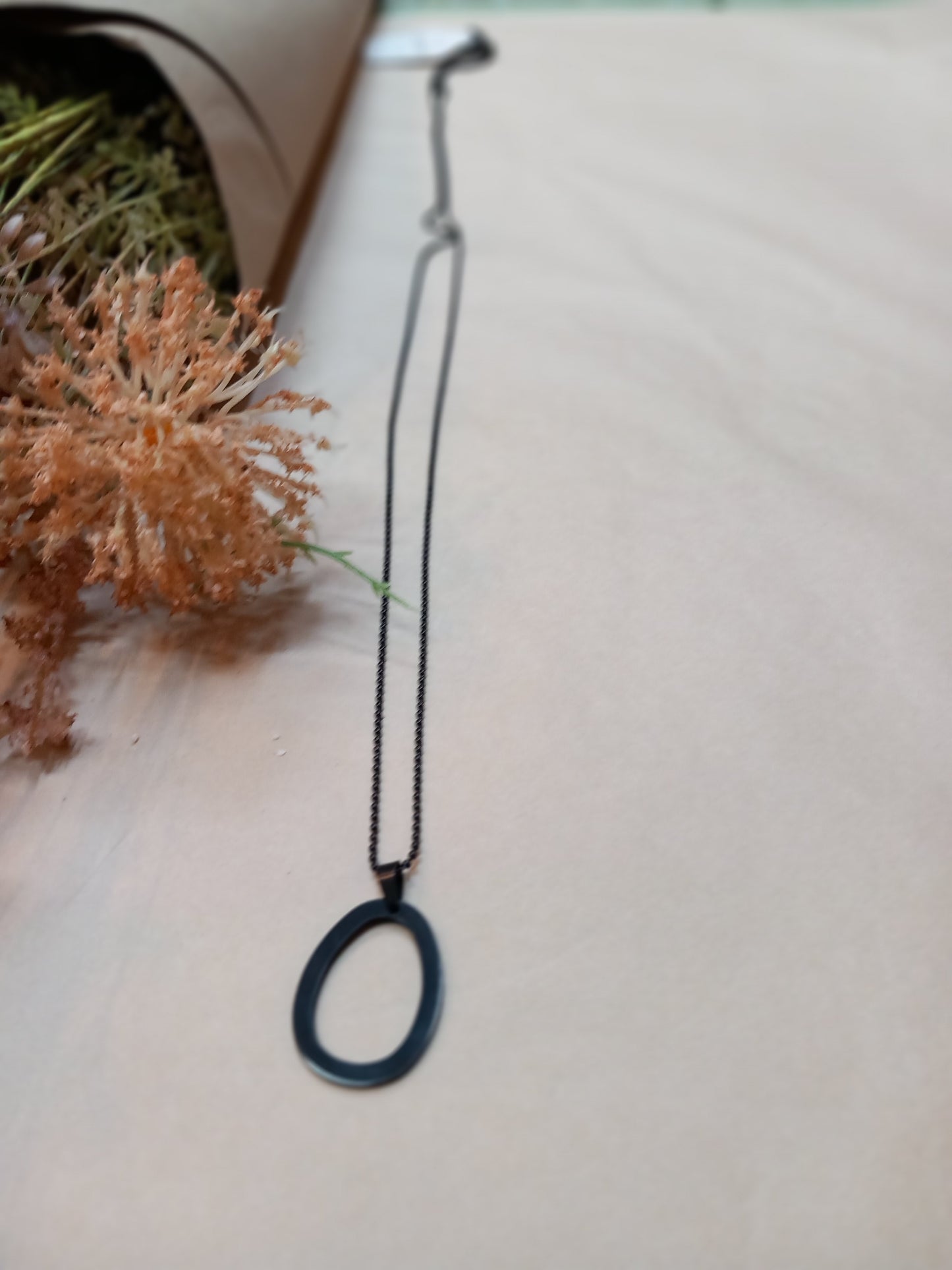 Halskæde, sort ring