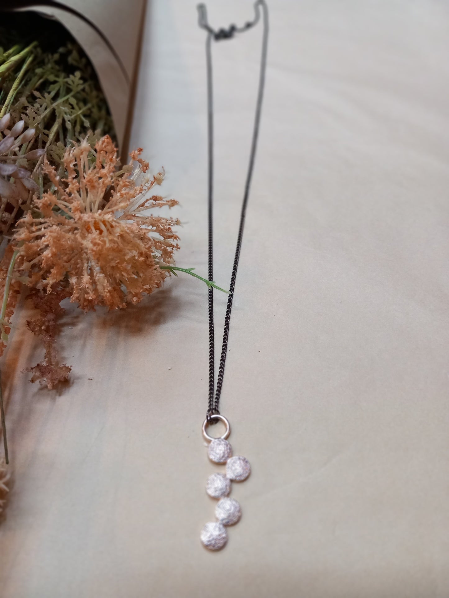 Halskæde, vedhæng i goldrose