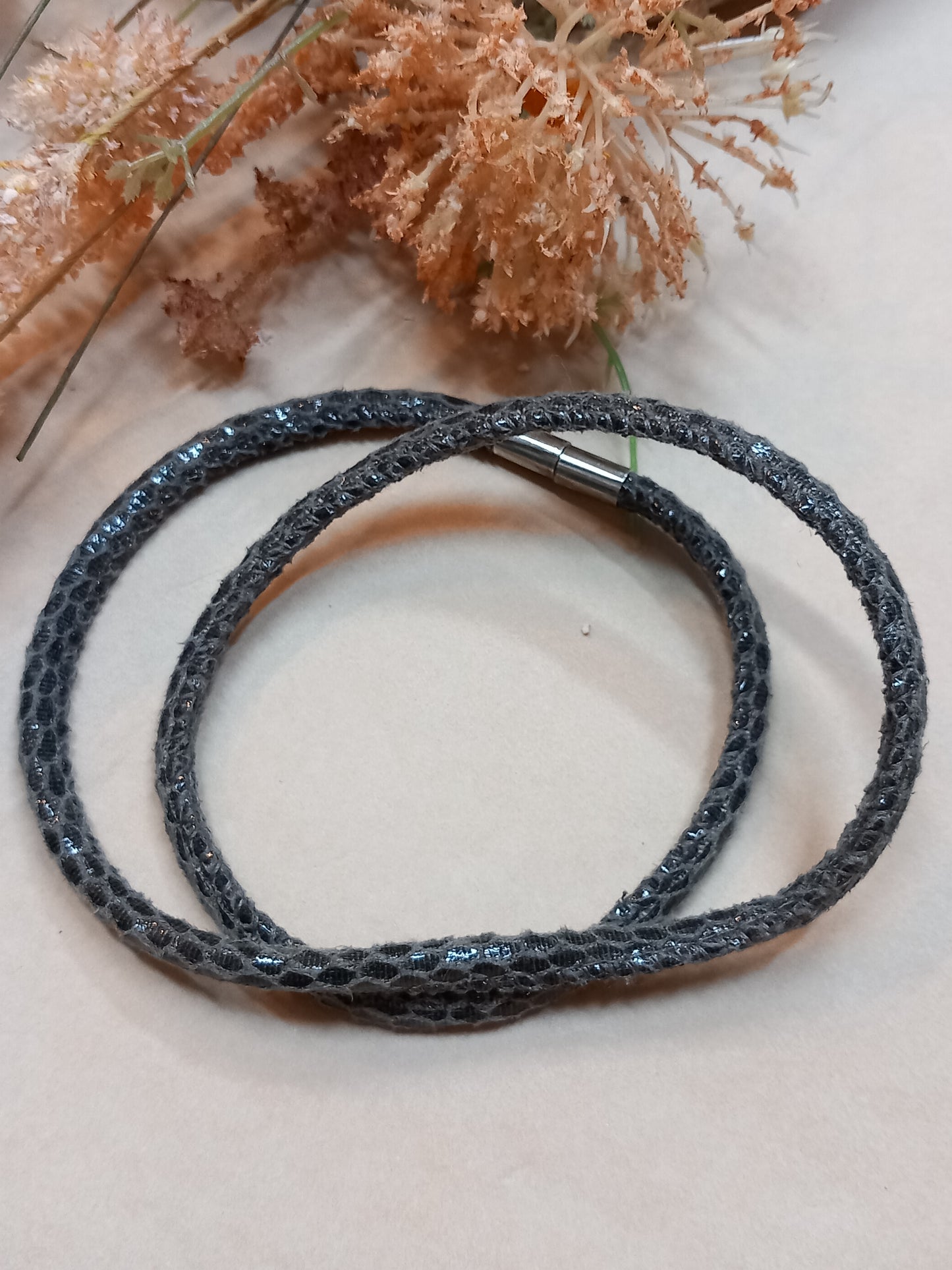 Armbånd, slangeskind, læder, sort