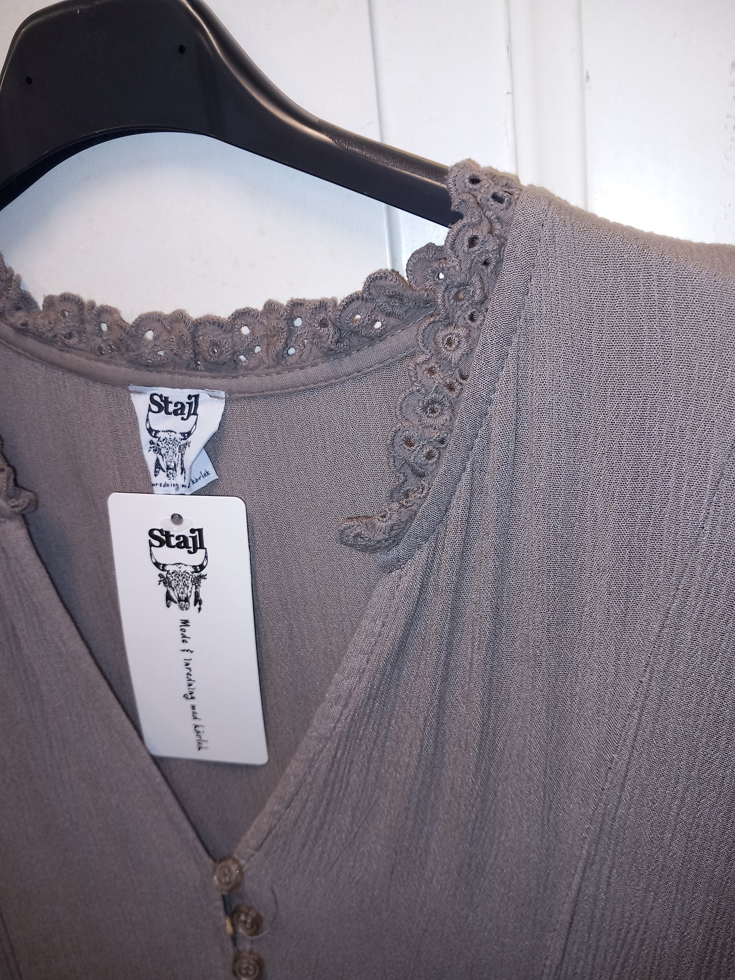 Kjole med blondekrave, flere farver