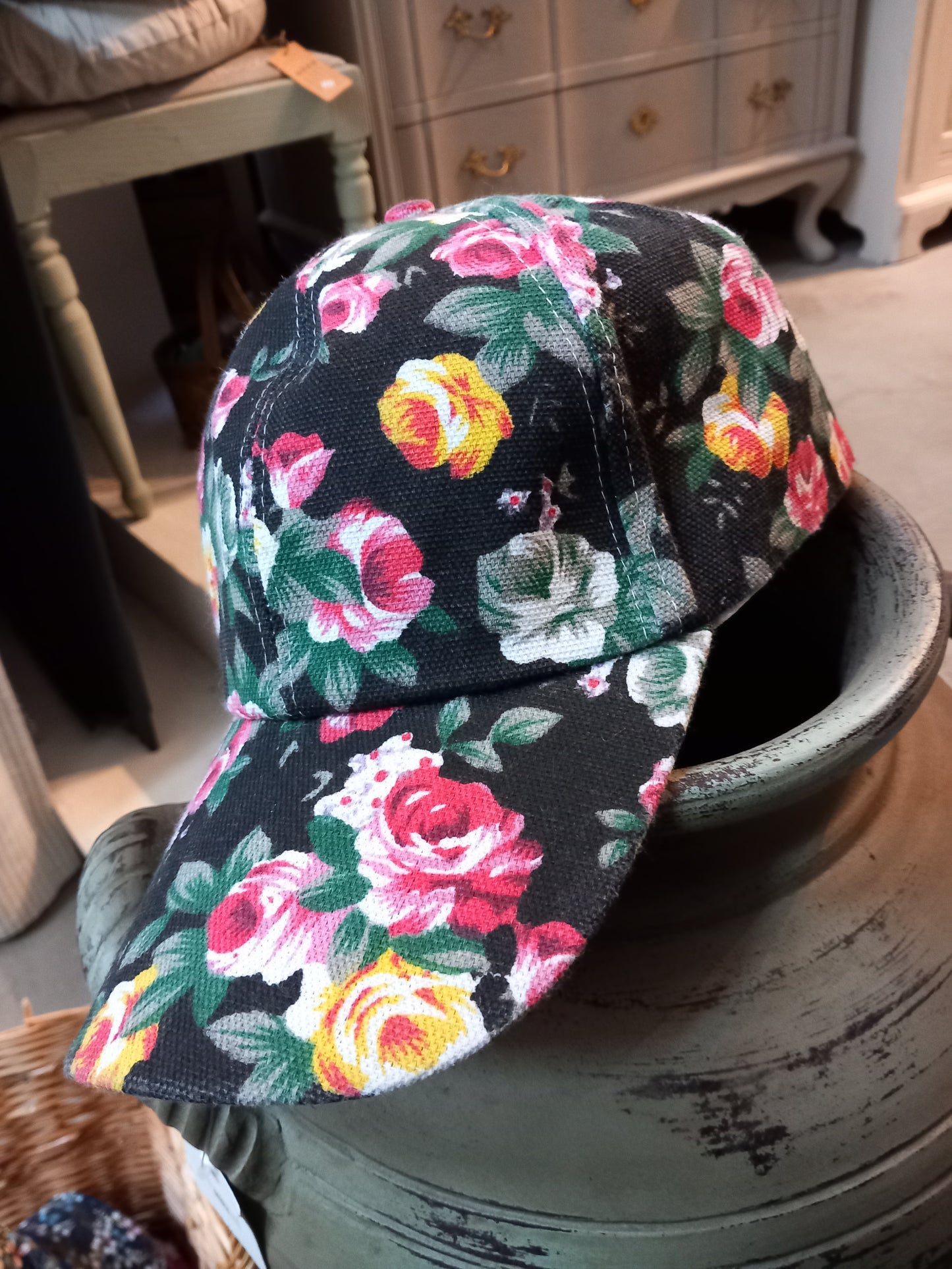 Kasket med blomster, flere farver