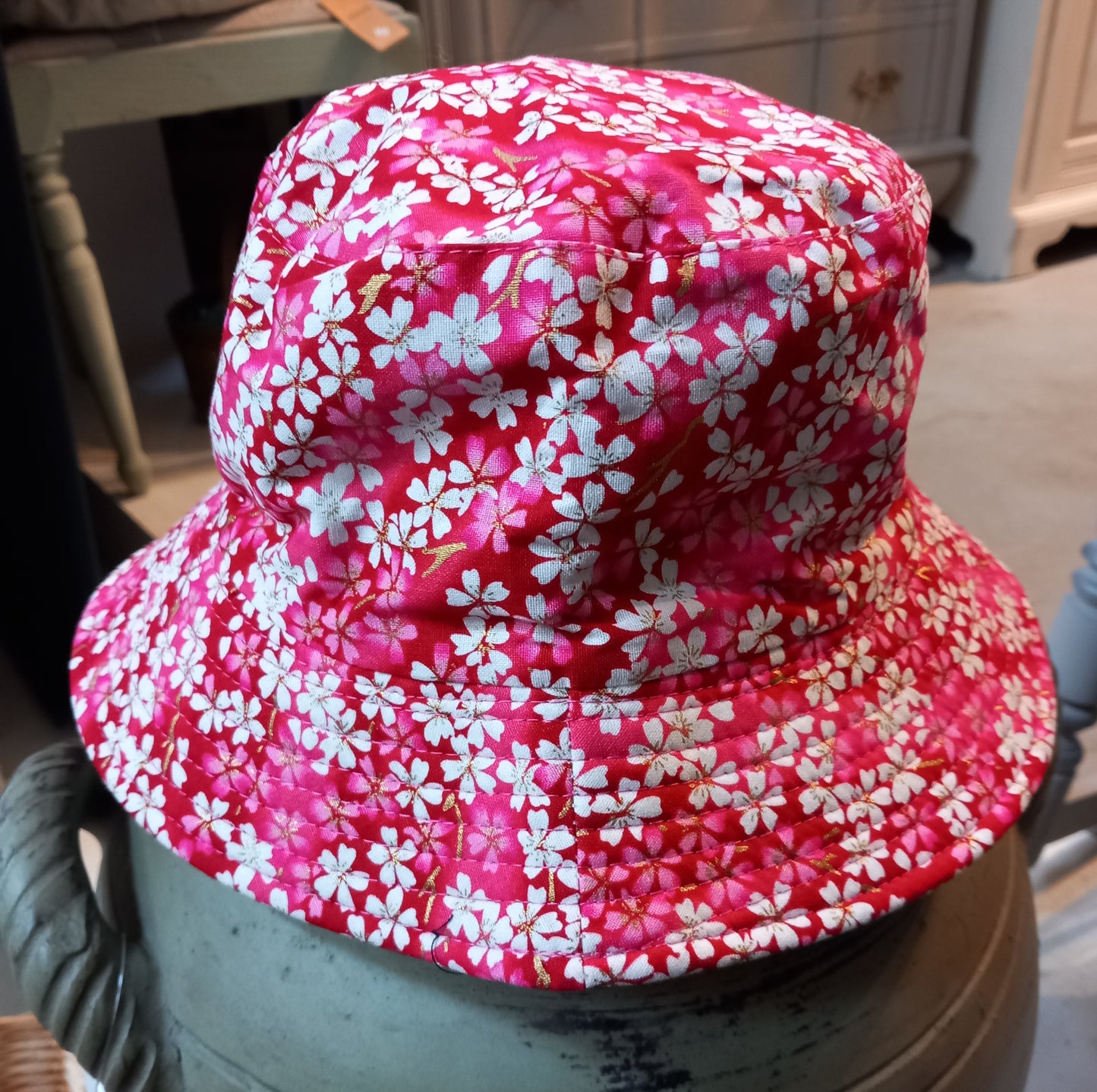 Bøllehatte blomstret, flere farver