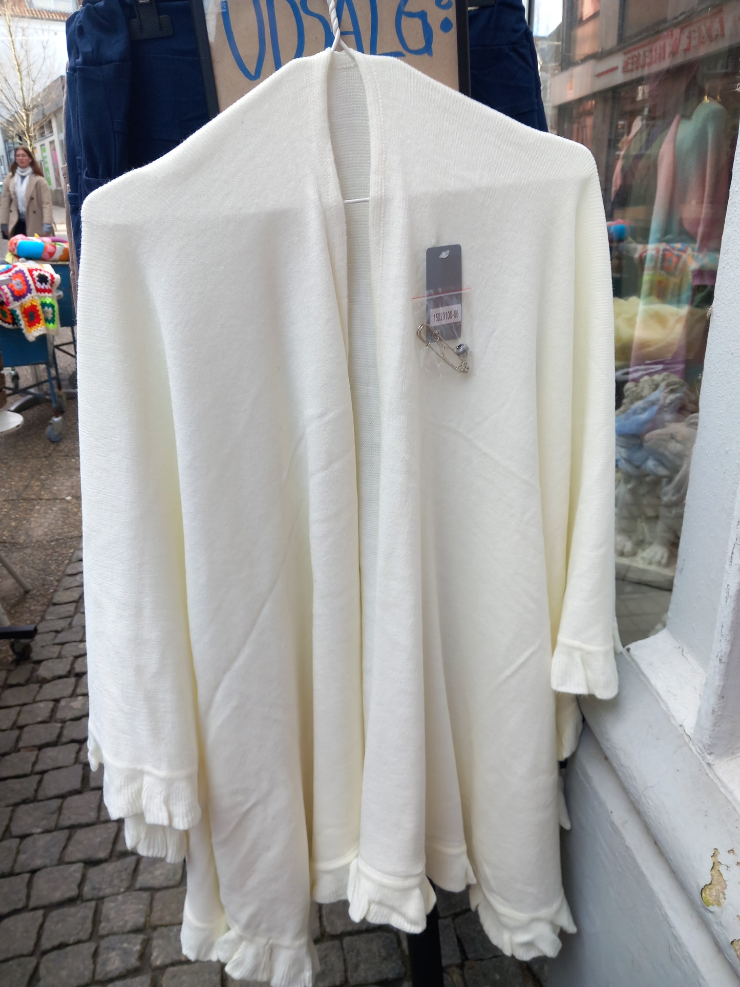 Poncho med broche, flere farver