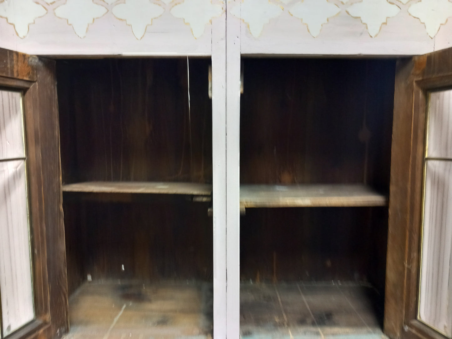 Vitrineskab til væg