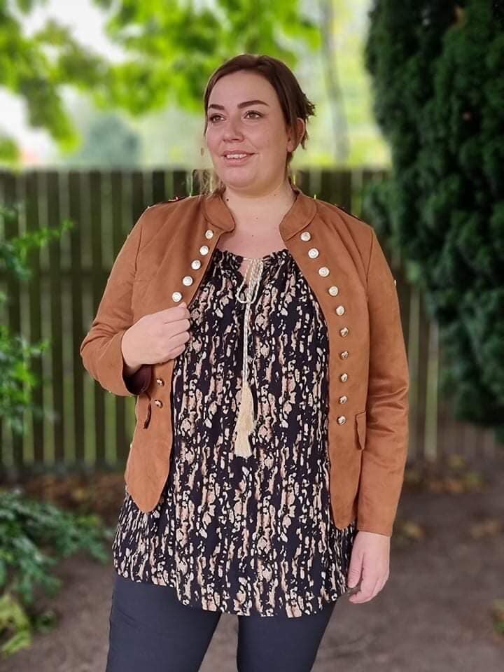 Jakke imiteret ruskind og guldknapper