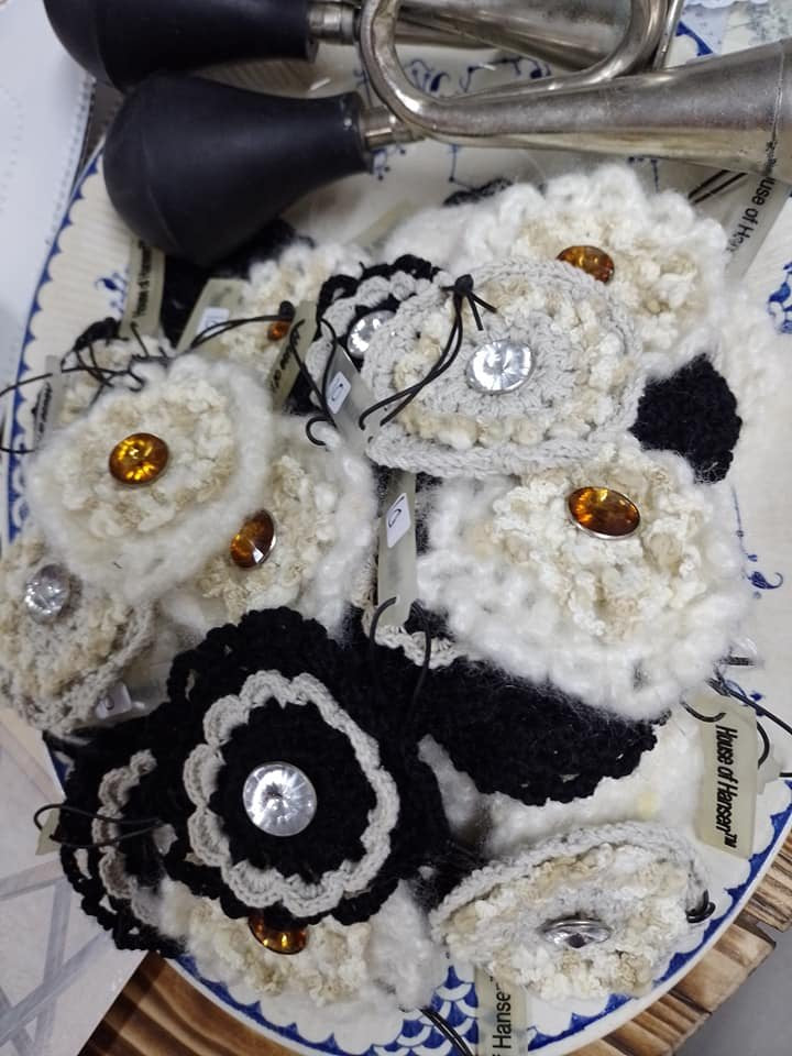 Hæklet blomster, flere farver