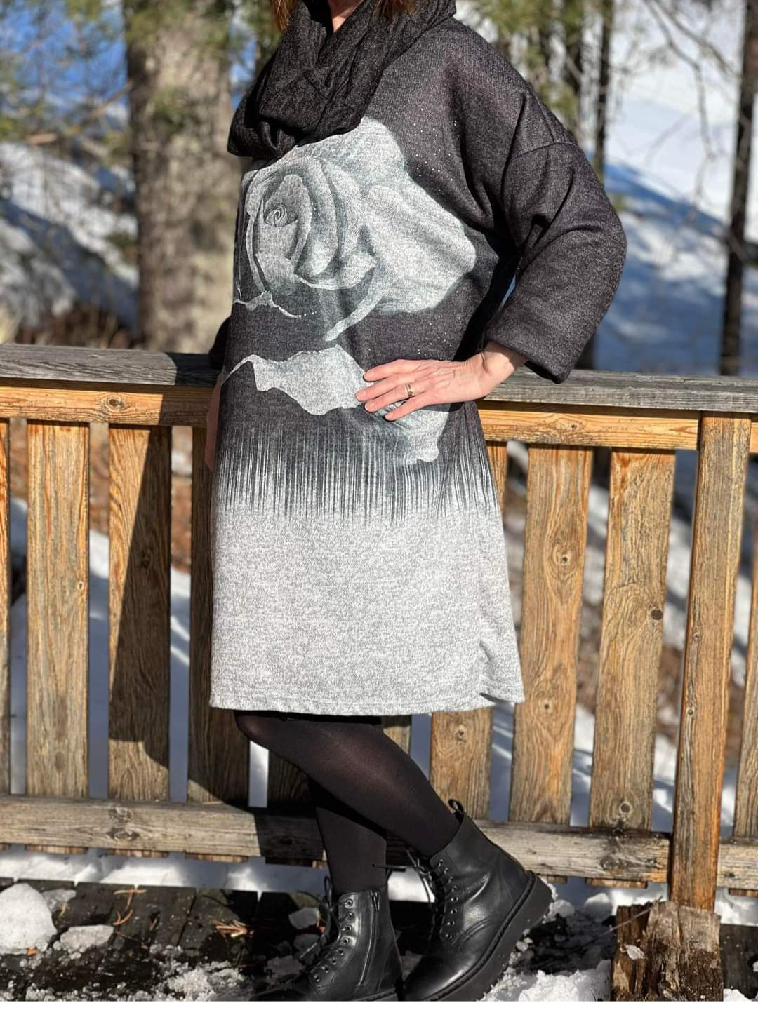 Skøn kjole med tilhørende halstørklæde