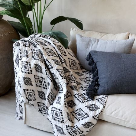 Aix Quilt m. etnisk mønster, sort/hvid