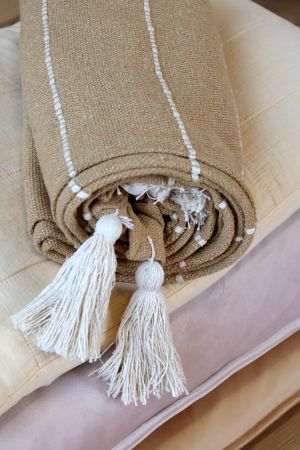 Aix Plaid af overskudsgarn, honning