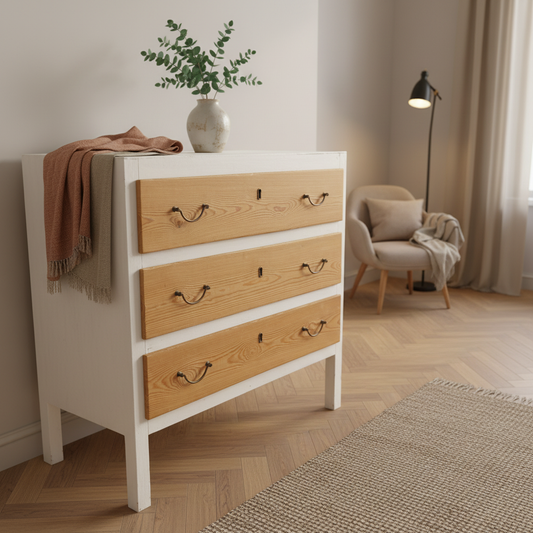 Kommode, hvid med rå skuffer