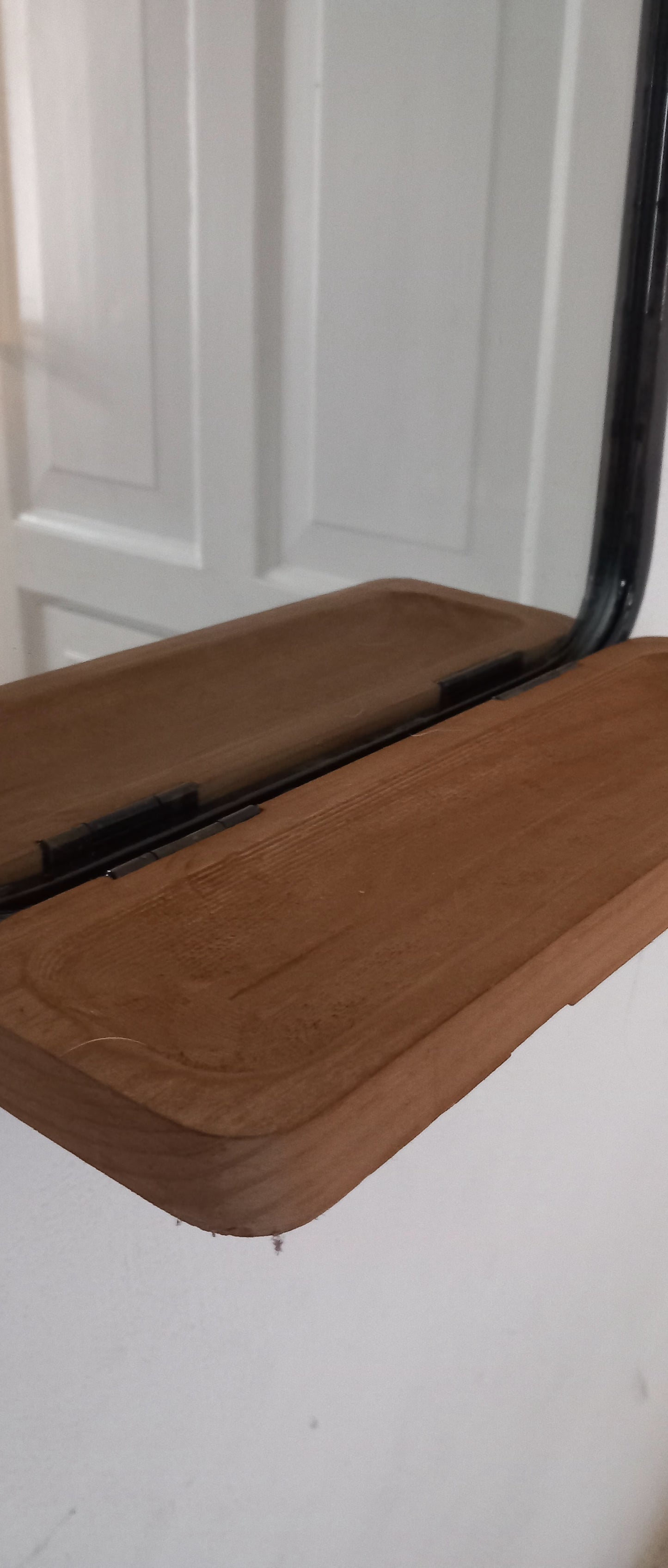 Spejl, jern med træhylde