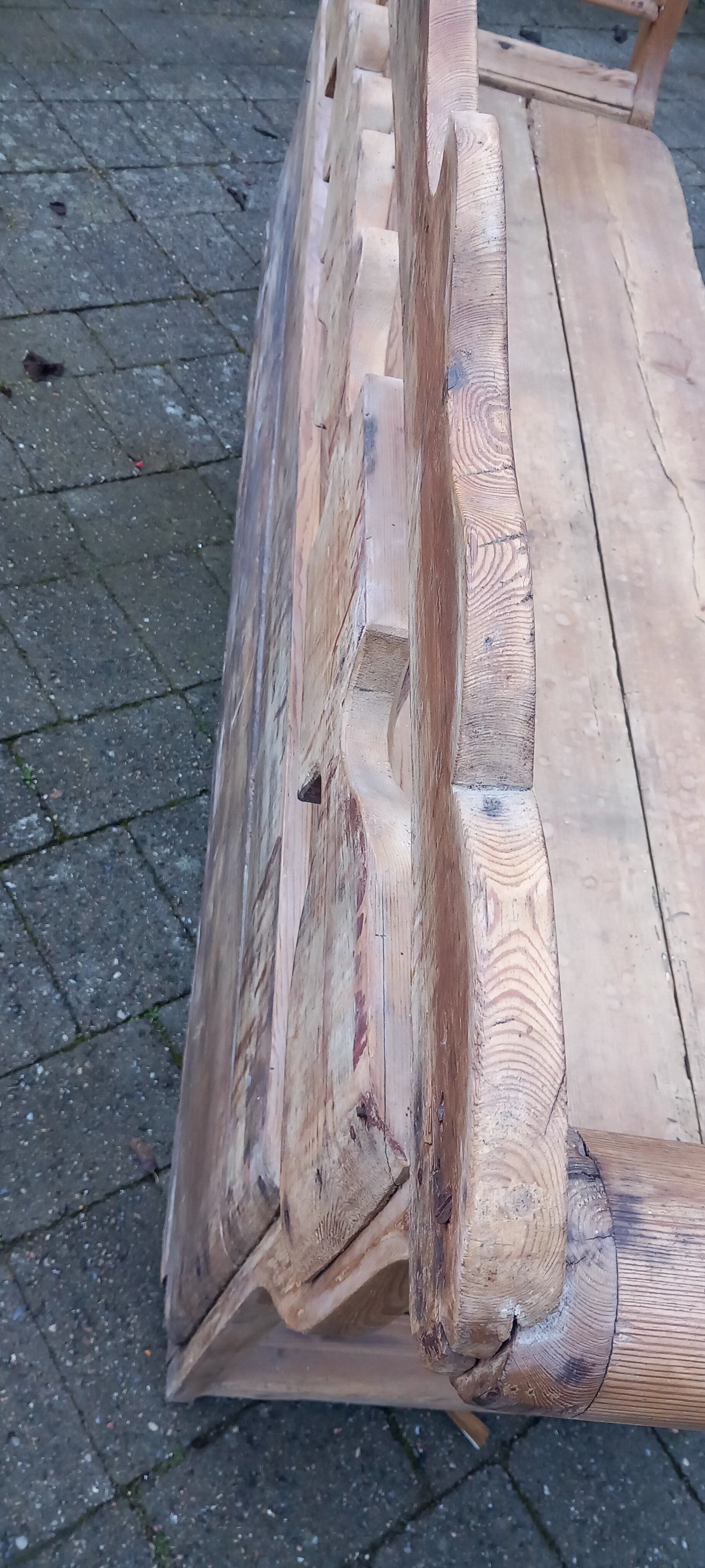 Slagbænk med fine detaljer