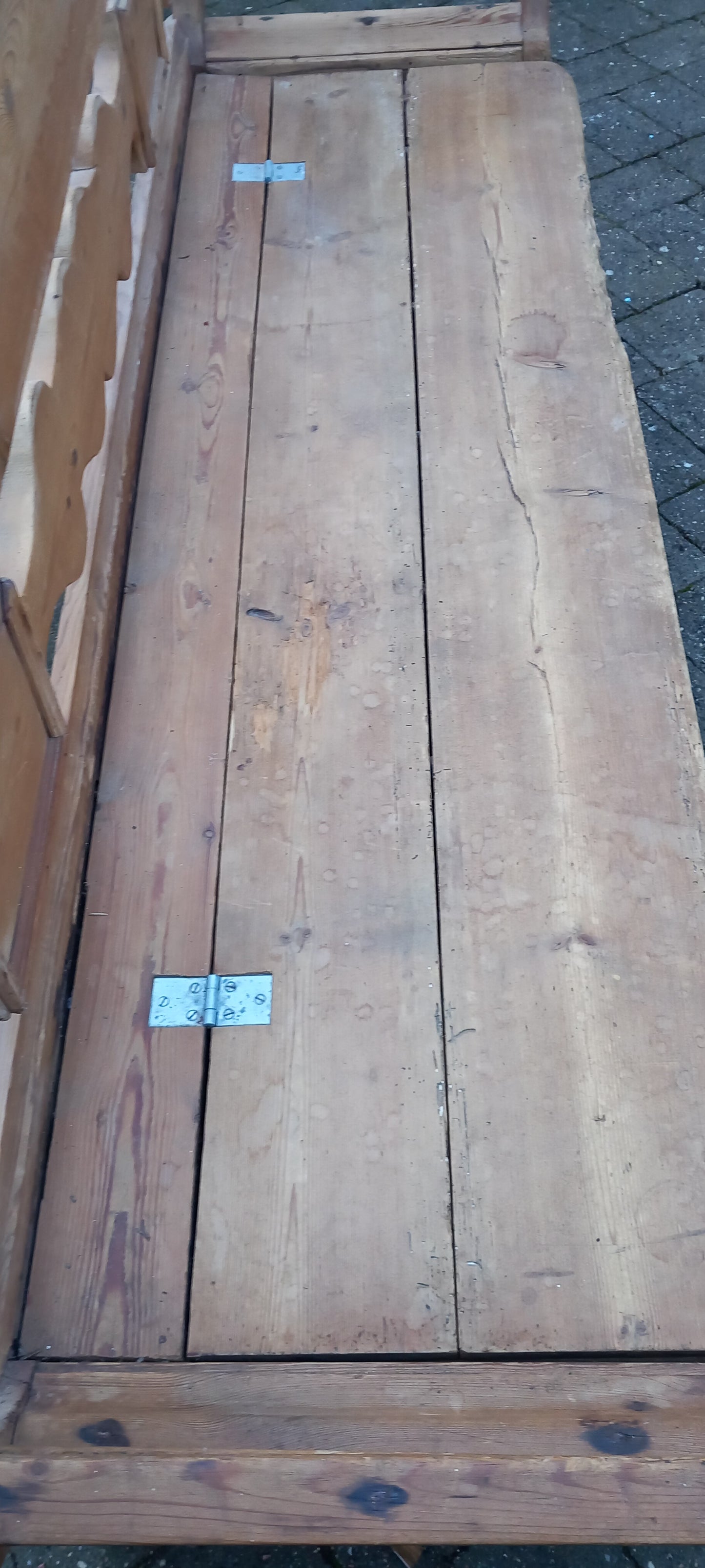 Slagbænk med fine detaljer