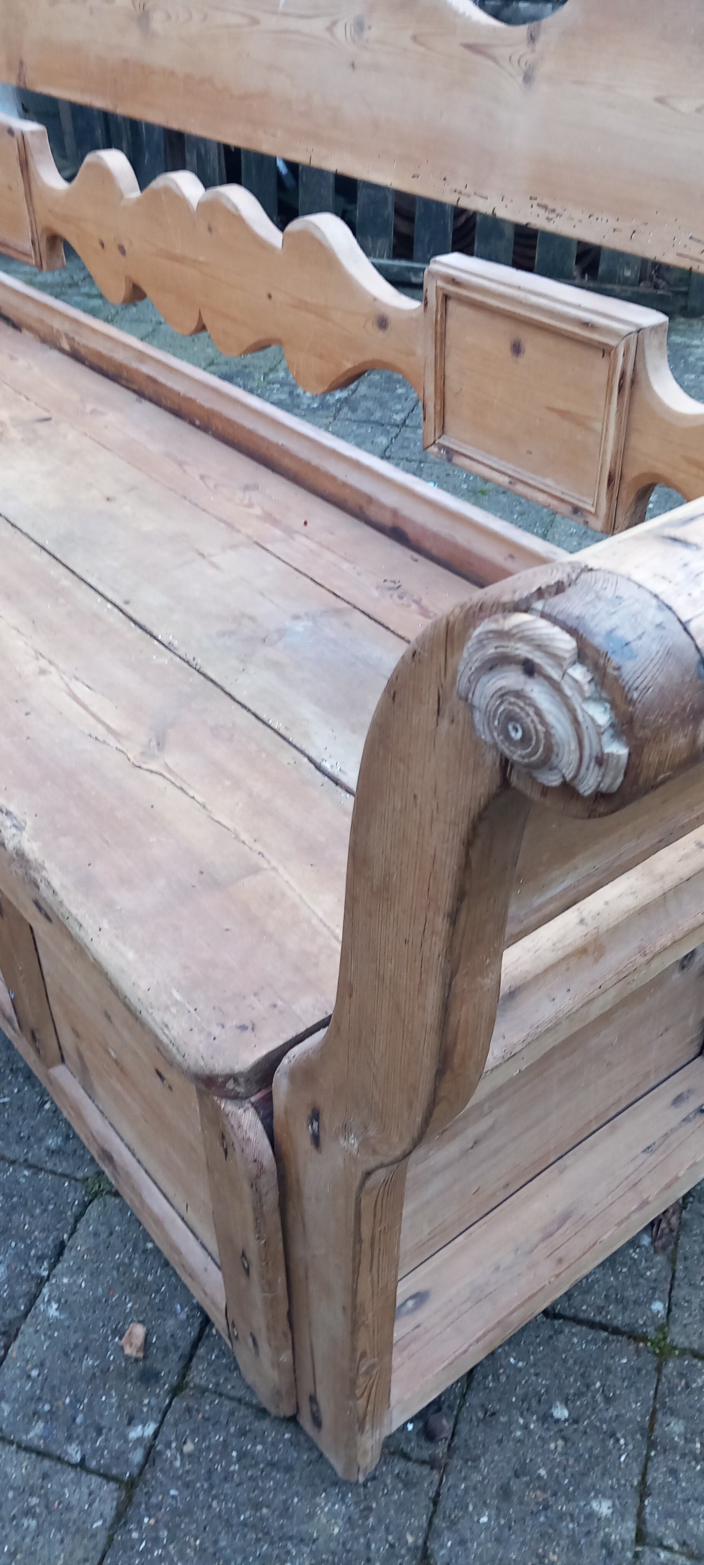 Slagbænk med fine detaljer