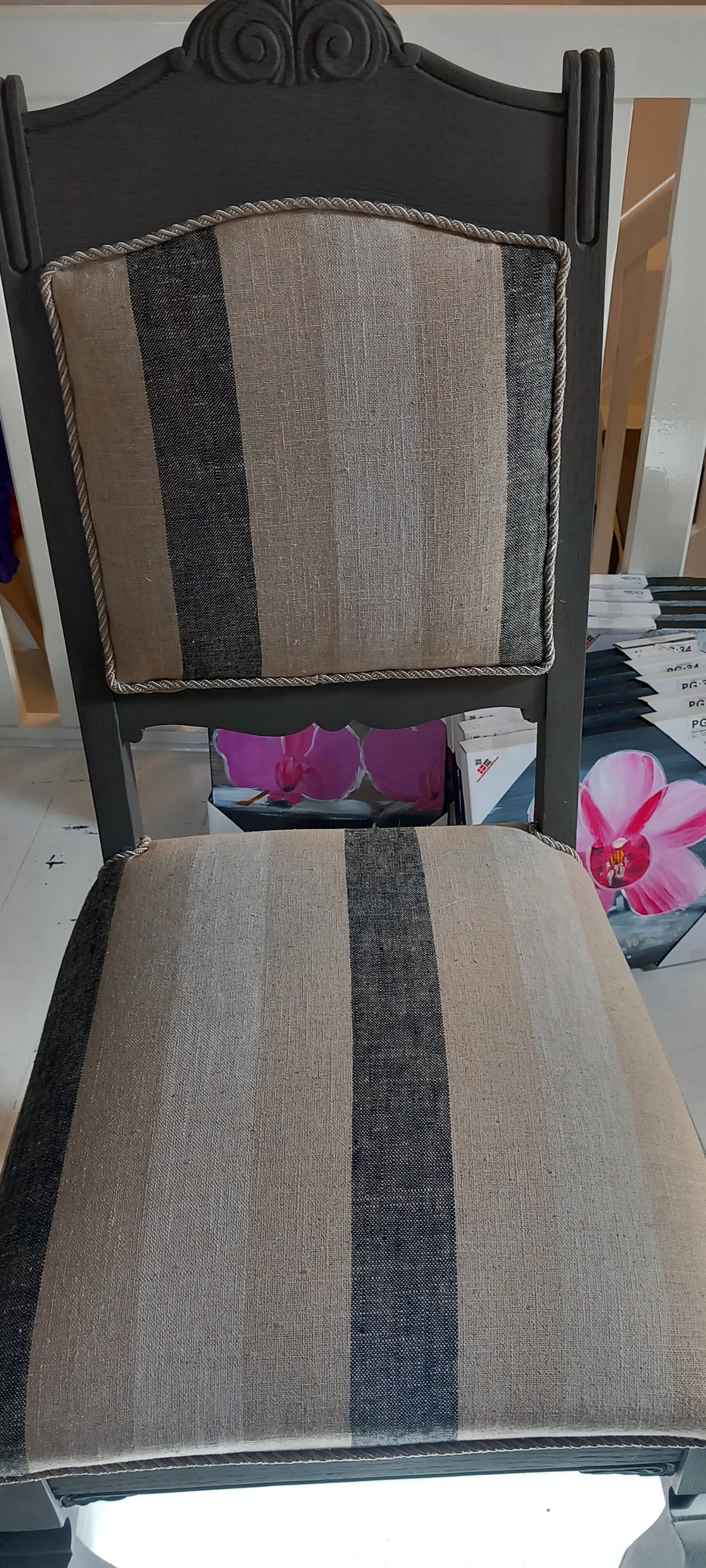 4 stole med spisebord m. 2 tillægsplader