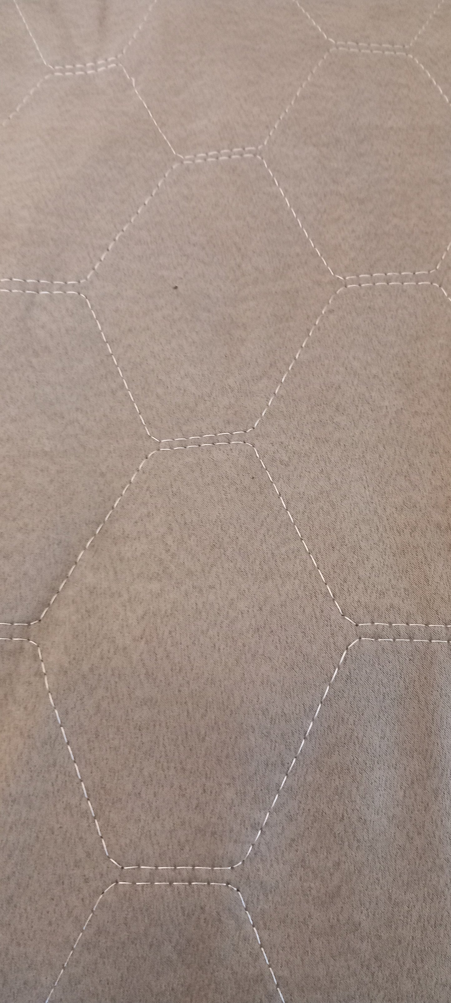 Blødt fakepels-skinds – 60 × 95 cm, Hvid nistret