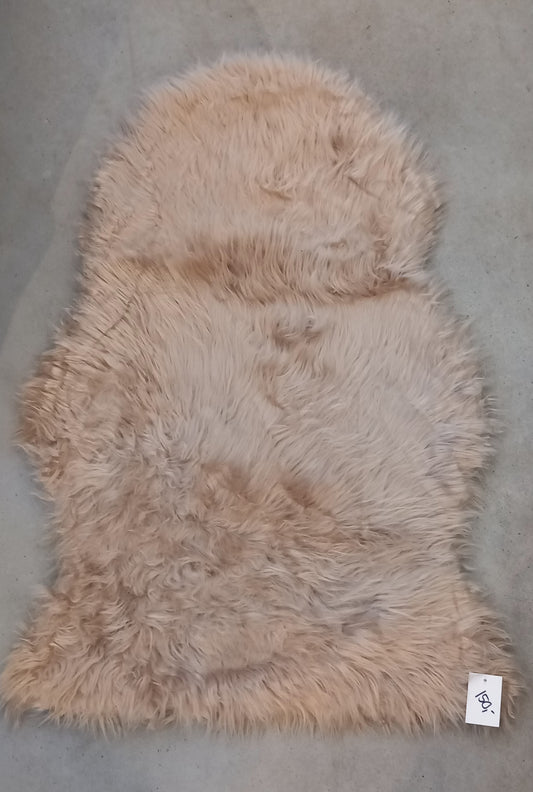 Blødt fakepels-skinds – 60 × 95 cm, Lysbrun