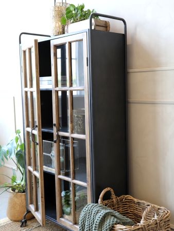 Vitrineskab på hjul m. trælåger, antique sort