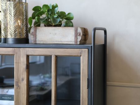 Vitrineskab på hjul m. trælåger, antique sort