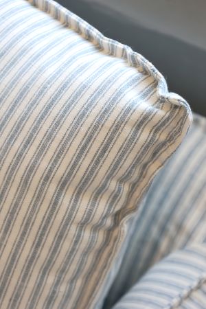 Malo Stol i hør m. 3 puder, sky blue og creme striber
