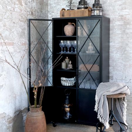 Vitrineskab på hjul m. glaslåger, antique sort