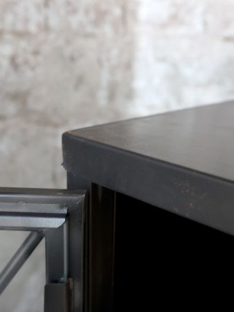 Vitrineskab på hjul m. glaslåger, antique sort