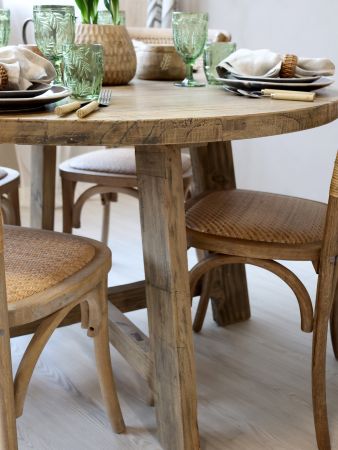 Spisebord i genbrugstræ, natur